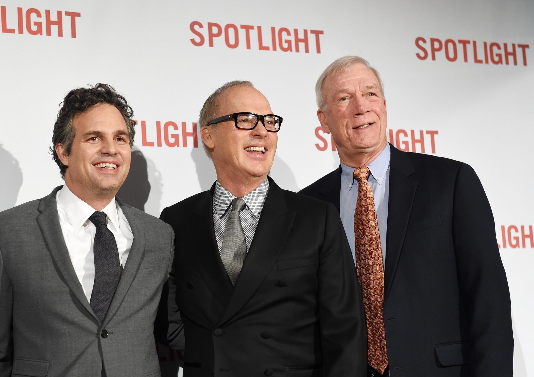 Im Februar läuft der Film "Spotlight" mit Mark Ruffalo, Michael Keaton, Rachel McAdams, John Slattery, Stanley Tucci und Liev Schreiber in den deutschen Kinos an. Die Produktion wird ebenfalls im Februar als bester Film mit einem Oscar ausgezeichnet. Das Drama erzählt die Geschichte, wie das Investigativ-Team der Zeitung „Boston Globe“ einen weit verbreiteten sexuellen Missbrauch durch katholische Priester aufdeckt.