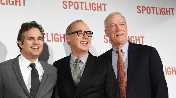 Im Februar läuft der Film "Spotlight" mit Mark Ruffalo, Michael Keaton, Rachel McAdams, John Slattery, Stanley Tucci und Liev Schreiber in den deutschen Kinos an. Die Produktion wird ebenfalls im Februar als bester Film mit einem Oscar ausgezeichnet. Das Drama erzählt die Geschichte, wie das Investigativ-Team der Zeitung „Boston Globe“ einen weit verbreiteten sexuellen Missbrauch durch katholische Priester aufdeckt.