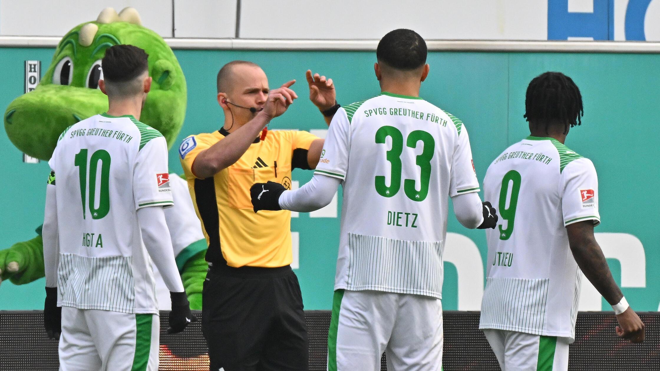 89-Minuten-in-Unterzahl-Das-Kleeblatt-kommt-gegen-Braunschweig-nicht-ber-ein-0-0-hinaus