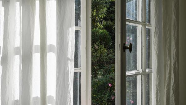 Geoeffnetes Fenster, Luftaustausch, Innenraum, Aer