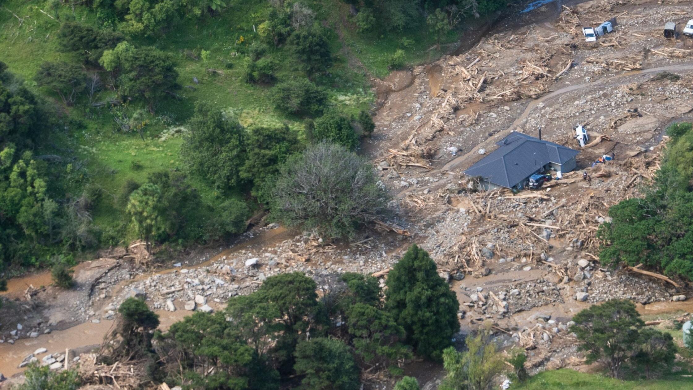 Menschliche-berreste-nach-Erdrutsch-in-Neuseeland-entdeckt