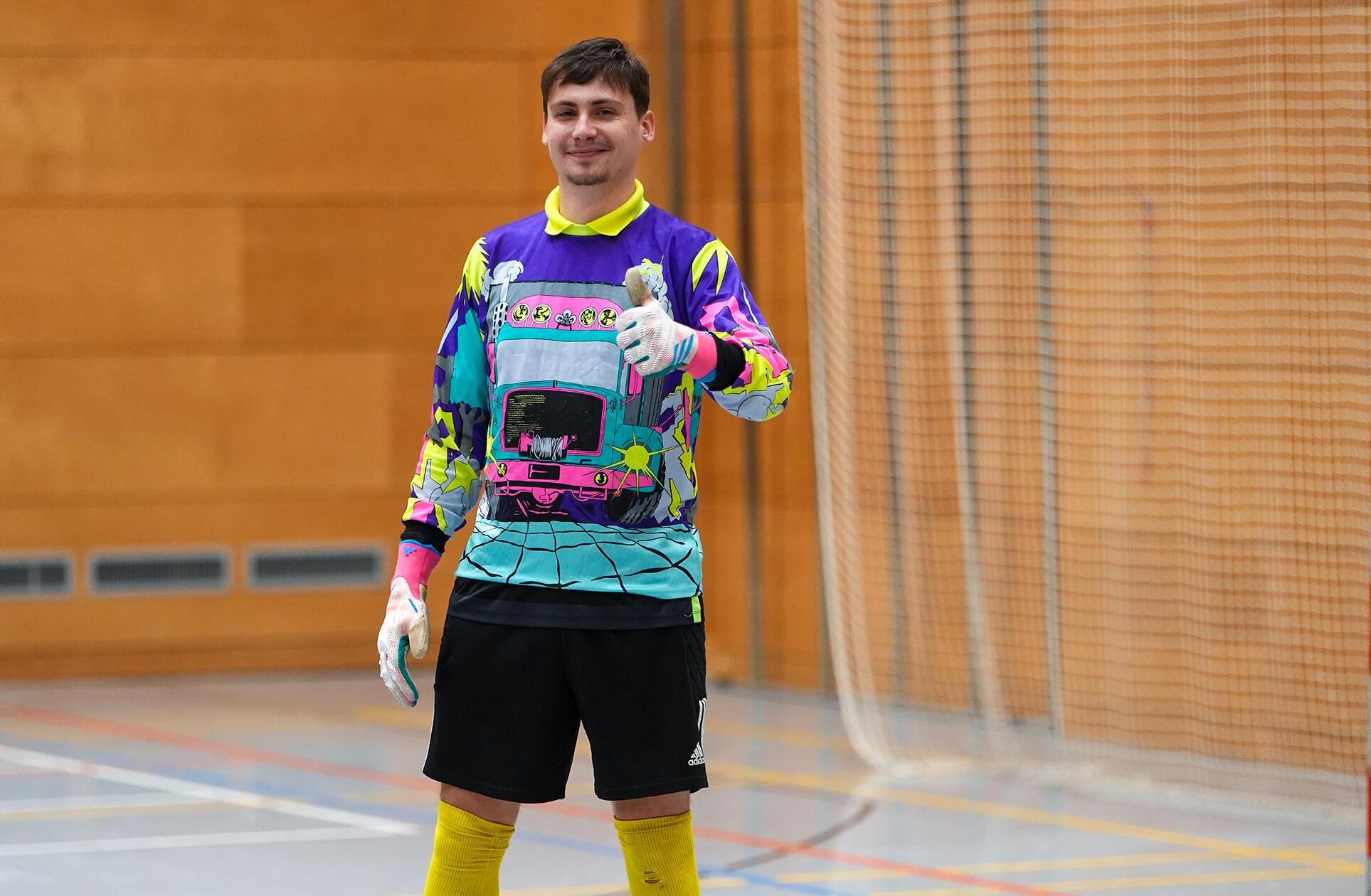 Torwart Timo Kroczek von den Sportfreunden Hofstetten in der Vorrunde der Hallenkreismeisterschaft Neumarkt/Jura. - 15 Stimmen