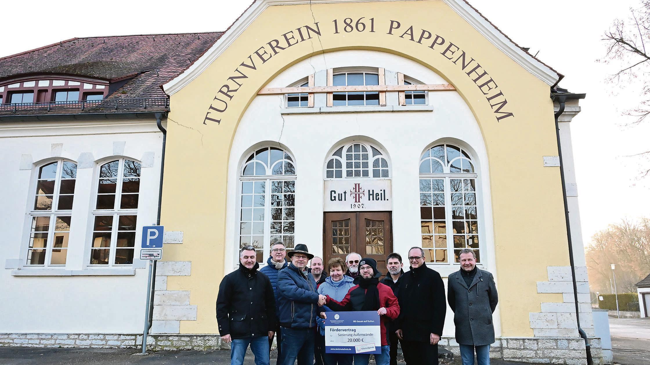 Nach-bangem-Warten-Dachsanierung-der-Pappenheimer-Turnhalle-auf-der-Zielgeraden
