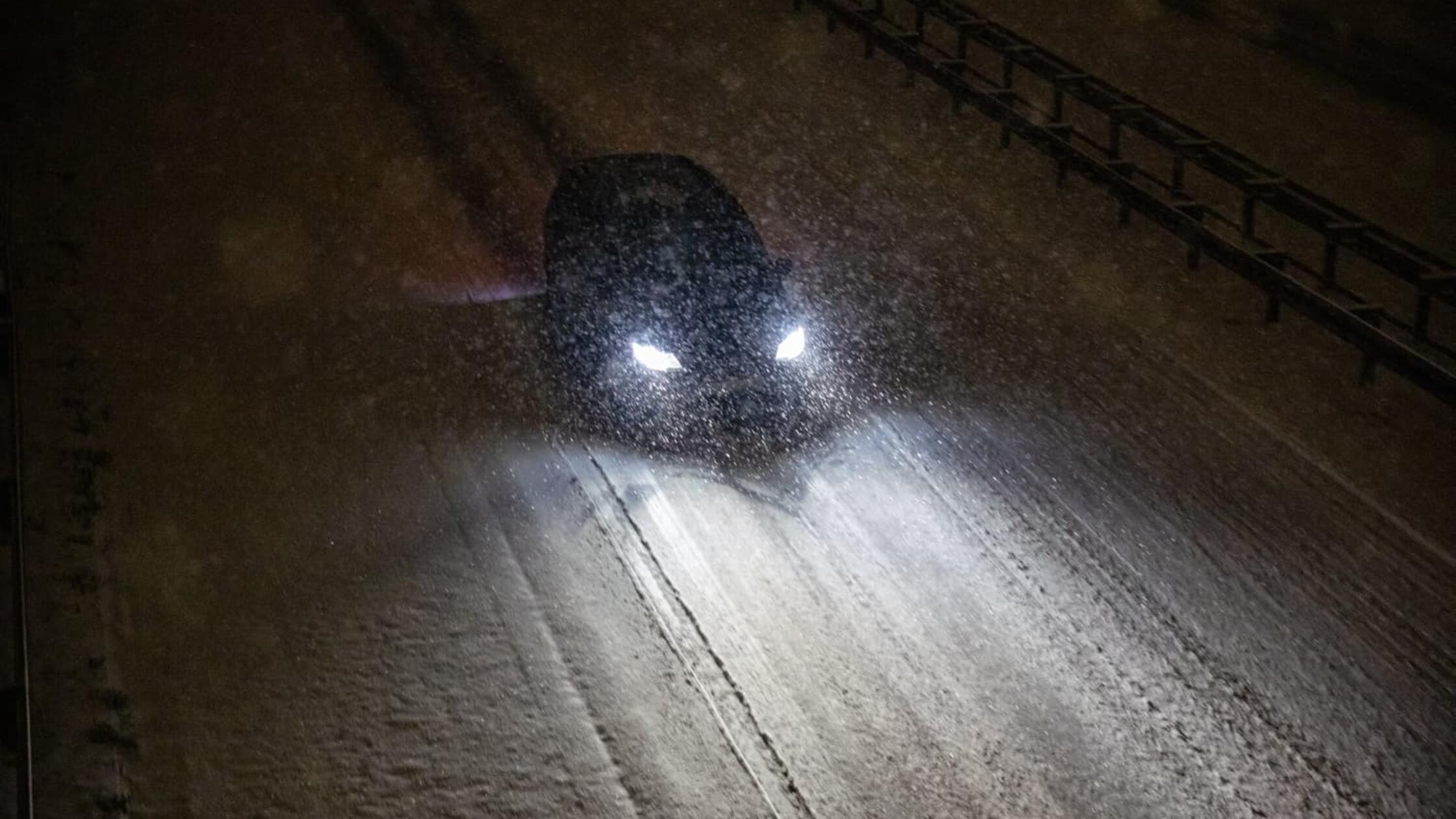 Schöne Motive und reichlich Arbeit auf den Straßen: Viel Neuschnee ist in den Abendstunden in Fürth gefallen.