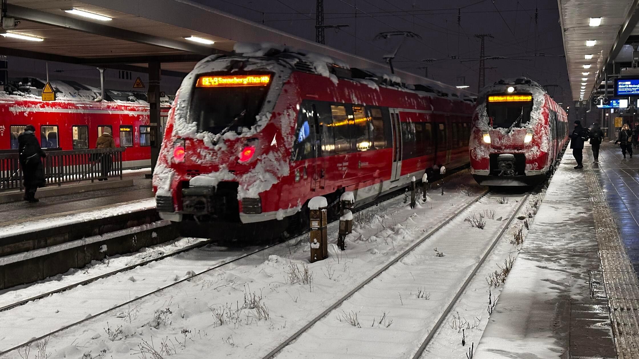 Der starke Schneefall hatte massive Folgen für Bus und Bahn.