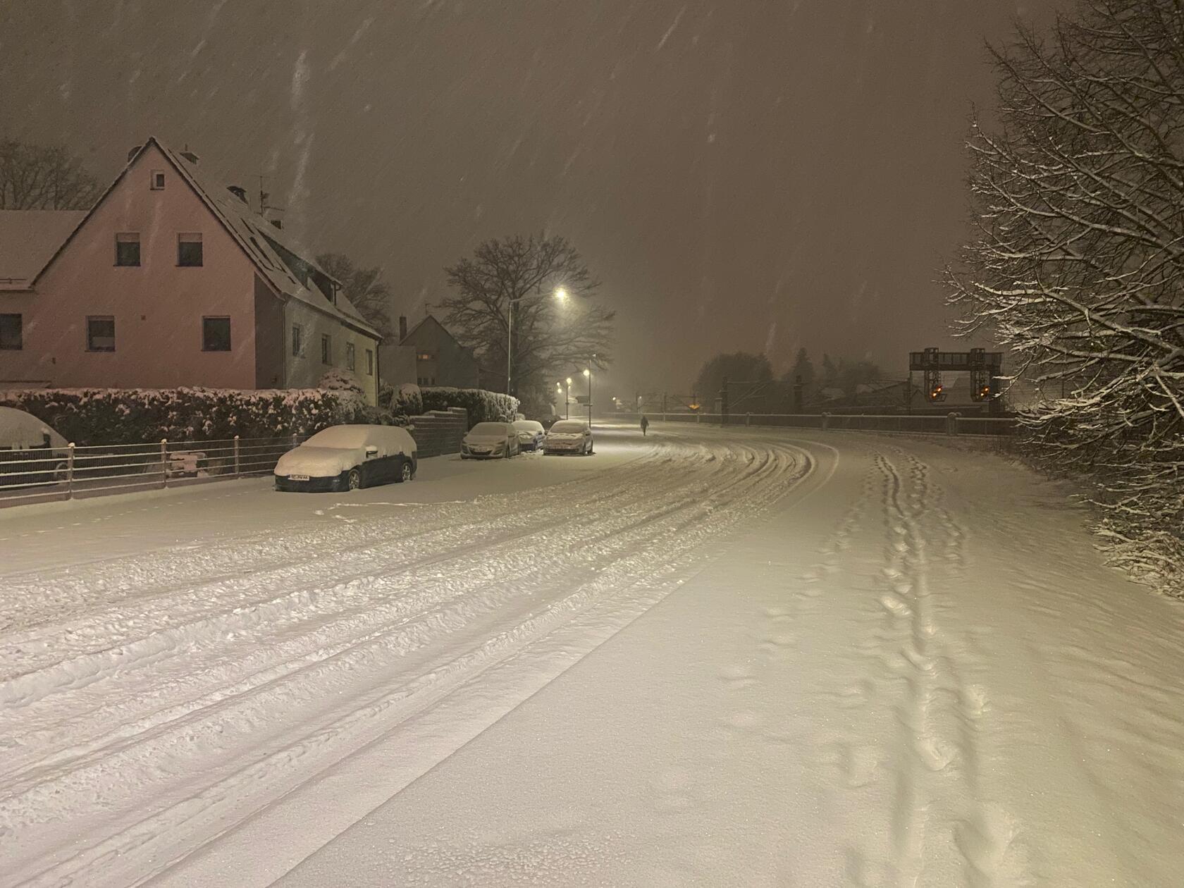 Verschneite Straßen in Schwabach.