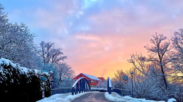 Die wunderschöne Morgenstimmung fing Marcel Schneider an der Eisernen Brücke in Rednitzhembach ein.
