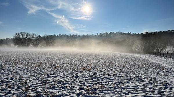 Der Schnee scheint richtiggehend zu (ver-)dampfen auf diesem Bild, das Isolde Krahle im Rednitzgrund aufgenommen hat.
