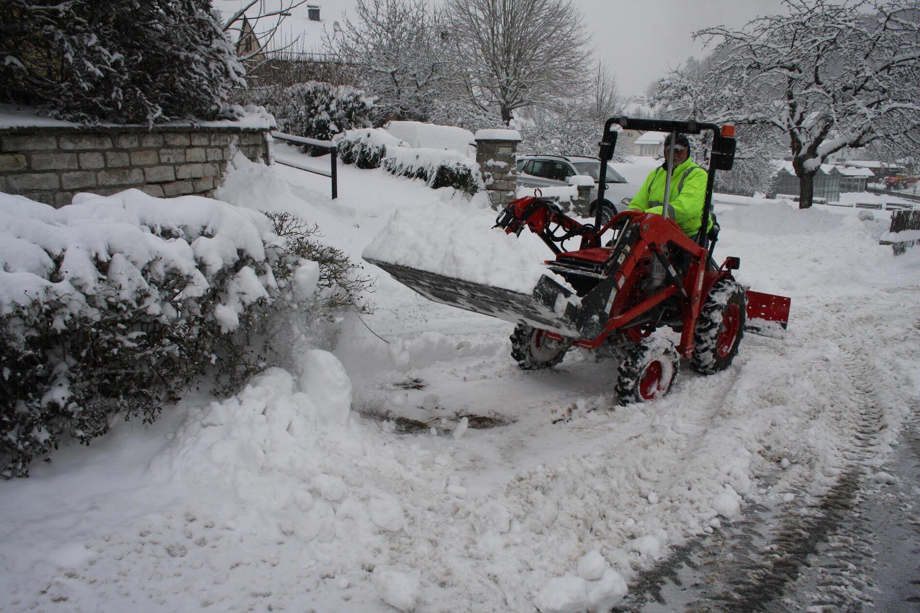 Unser Mitarbeiter Thomas Weichert hat den Schnee-Montag in Gößweinstein mit der Kamera festgehalten.