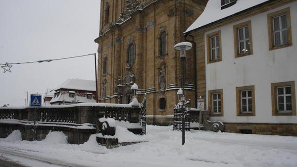 Unser Mitarbeiter Thomas Weichert hat den Schnee-Montag in Gößweinstein mit der Kamera festgehalten.