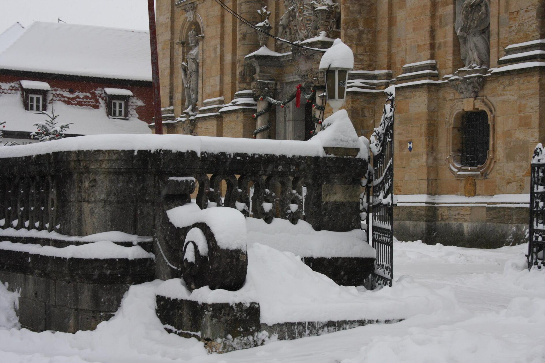 Unser Mitarbeiter Thomas Weichert hat den Schnee-Montag in Gößweinstein mit der Kamera festgehalten.