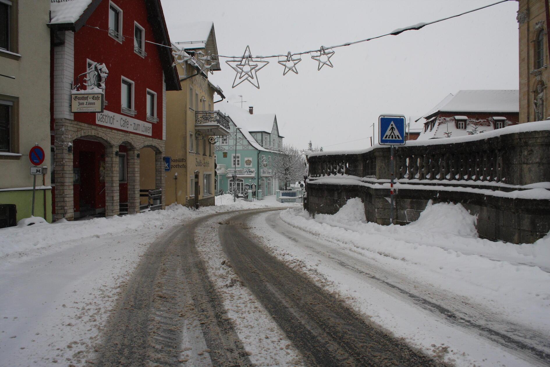 Unser Mitarbeiter Thomas Weichert hat den Schnee-Montag in Gößweinstein mit der Kamera festgehalten.