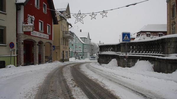 Unser Mitarbeiter Thomas Weichert hat den Schnee-Montag in Gößweinstein mit der Kamera festgehalten.