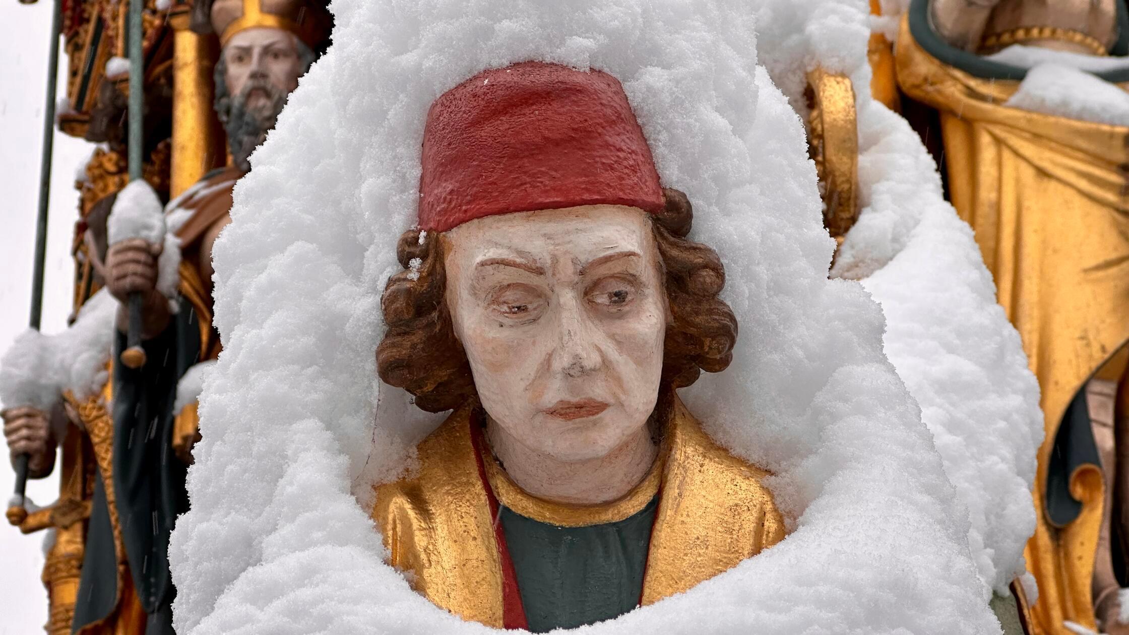 Selbst wenn's für manche Schneeschippen und Pakete schleppen bedeutet: Der Wintereinbruch hat am Montag auch seine schönen Seiten in Nürnberg gezeigt.