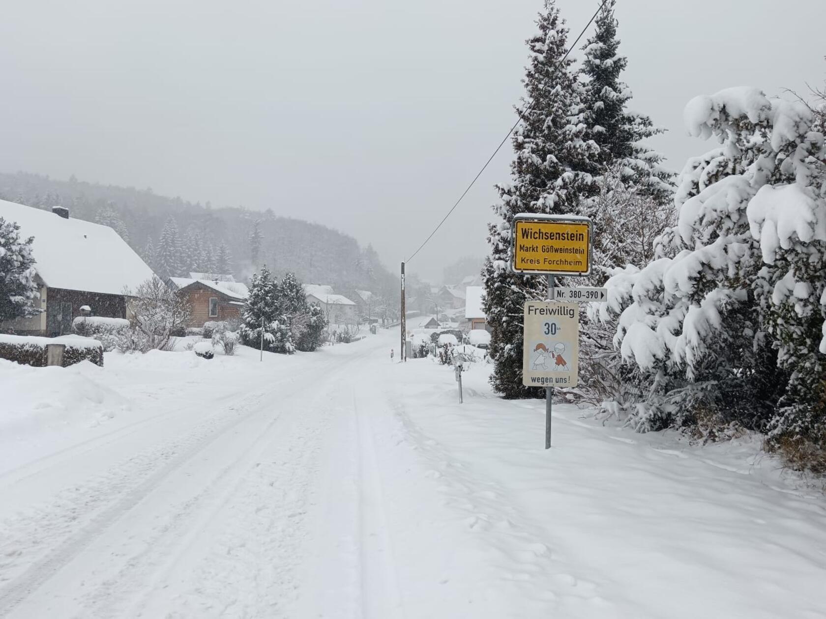 Schneebilder von unserer Leserin Christina Weichert aus dem Gößweinsteiner Ortsteil Wichsenstein.