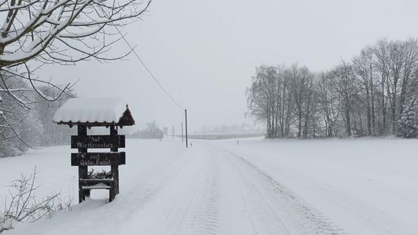 Schneebilder von unserer Leserin Christina Weichert aus dem Gößweinsteiner Ortsteil Wichsenstein.