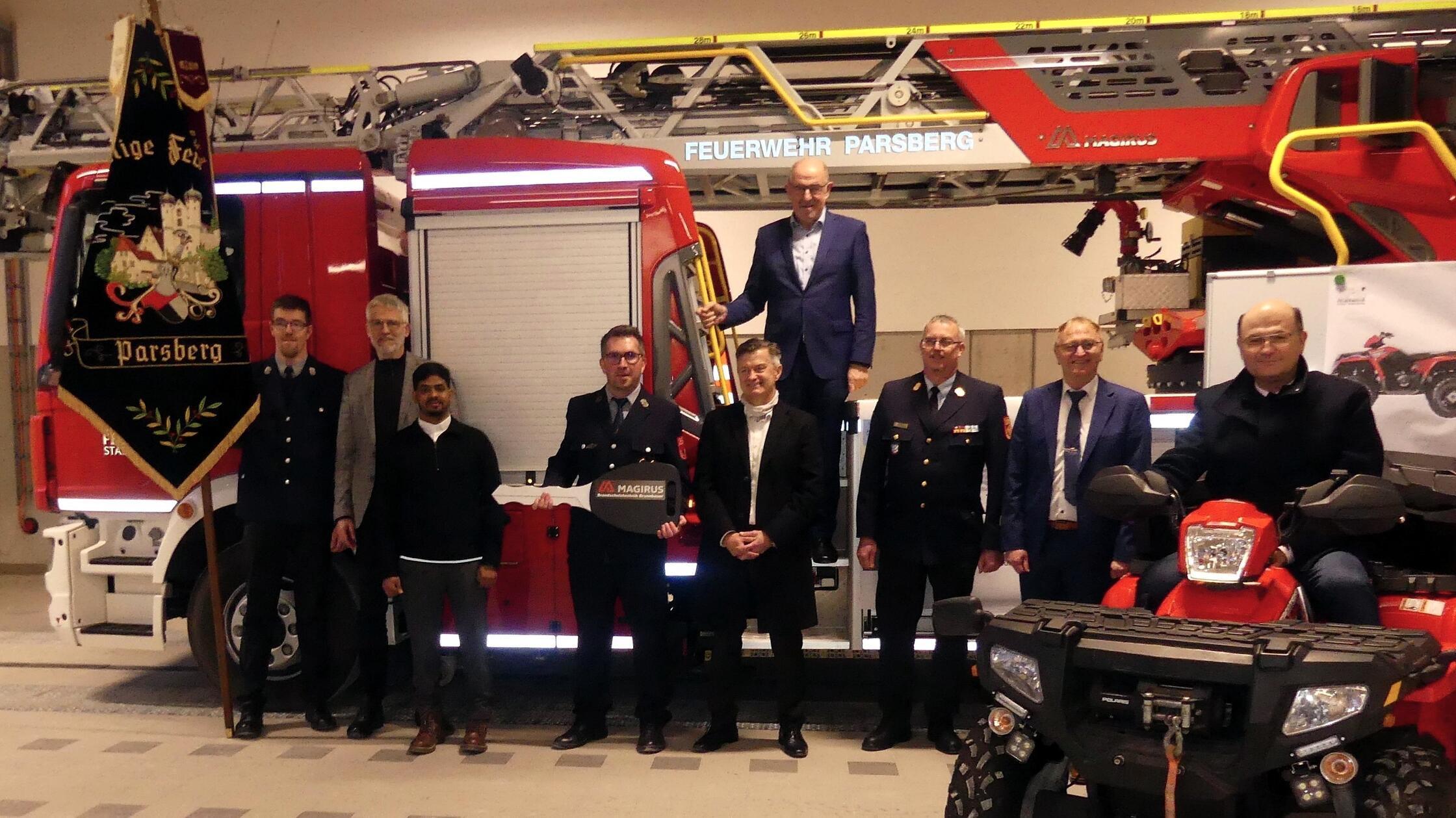 Feuerwehr-Parsberg-hat-neue-Fahrzeuge-und-eine-moderne-Halle-f-r-ihre-Eins-tze-erhalten