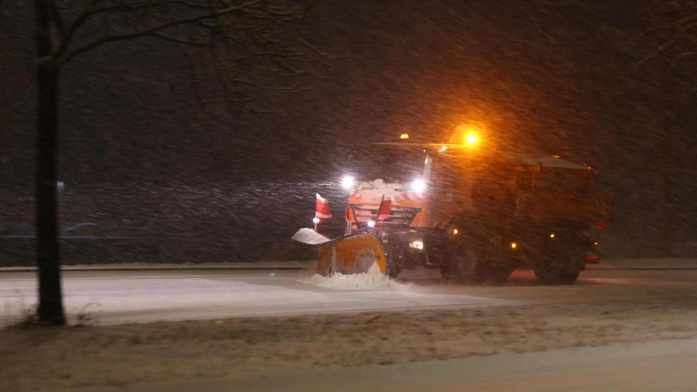 Alle-Kr-fte-im-Einsatz-Kleine-Stra-en-in-F-rth-k-nnen-aber-aktuell-nicht-ger-umt-werden