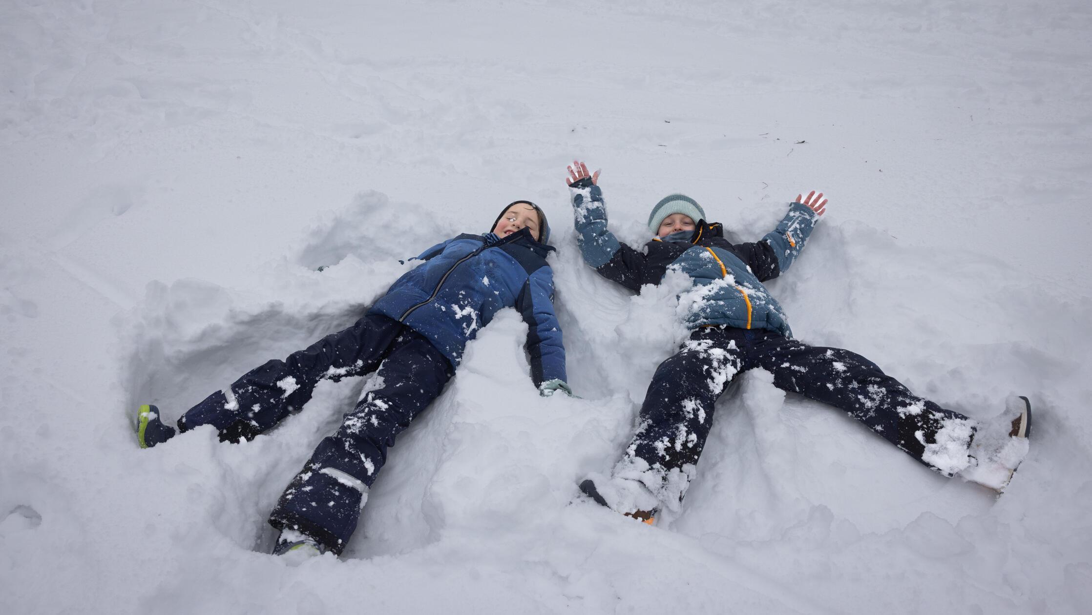 Kr-ftiges-Schippen-und-m-chtiger-Spa-Die-Bilder-aus-der-F-rther-Schneelandschaft