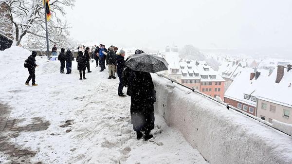 Mit der Idee waren sie nicht allein: Am Montag wollten viele das schneebedeckte Nürnberg von oben sehen.