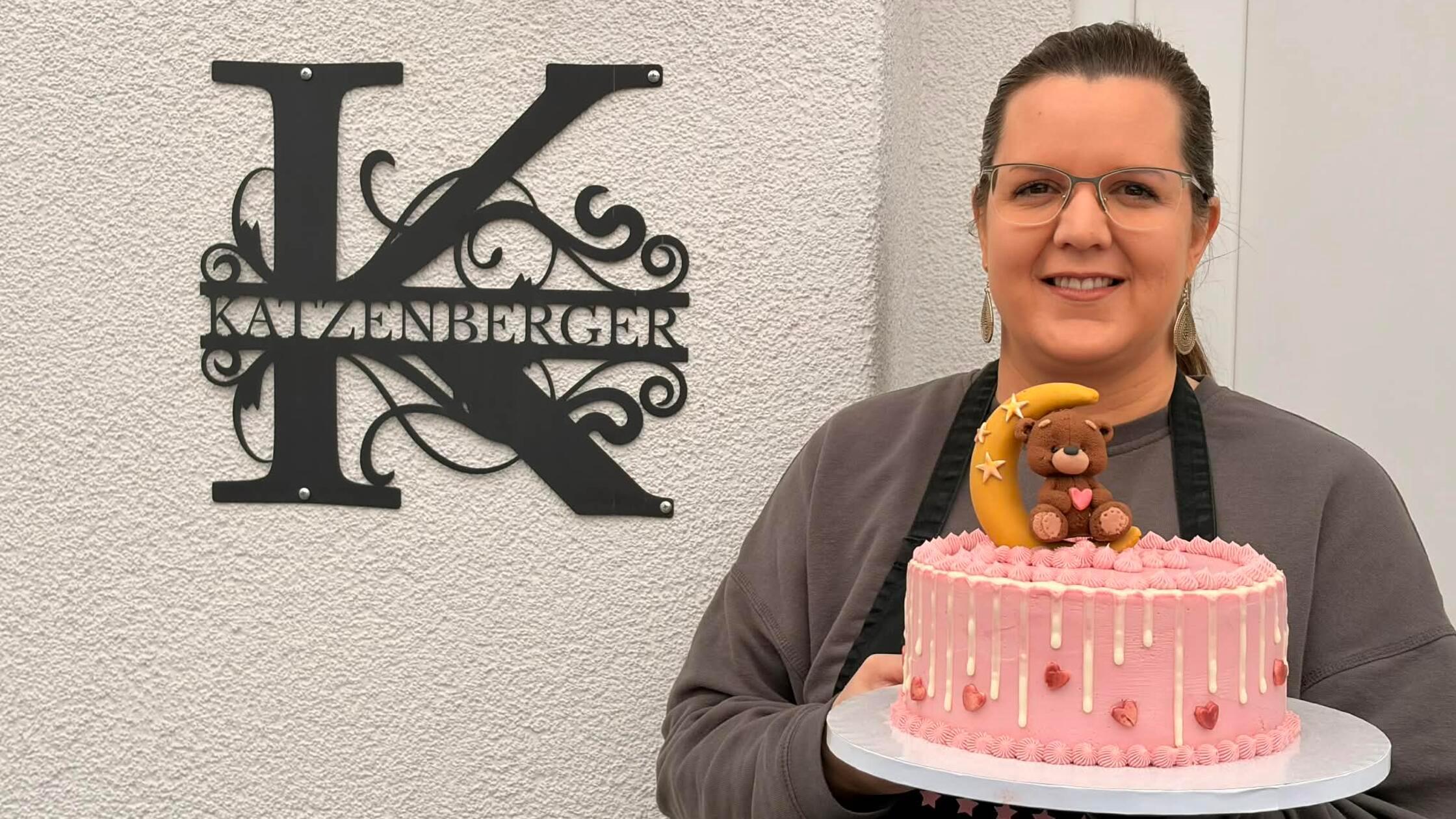 S-e-Kunstwerke-Gr-fenbergerin-backt-besondere-Torten-und-bietet-jetzt-Workshops-an