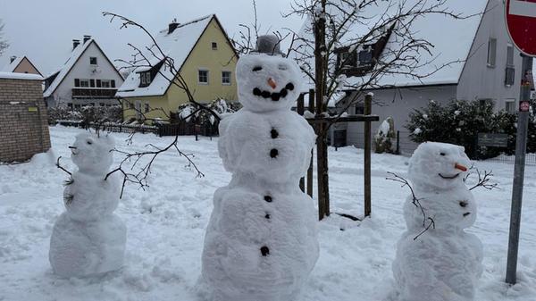 In Neumarkt und Umgebung liegt Schnee so weit das Auge reicht.