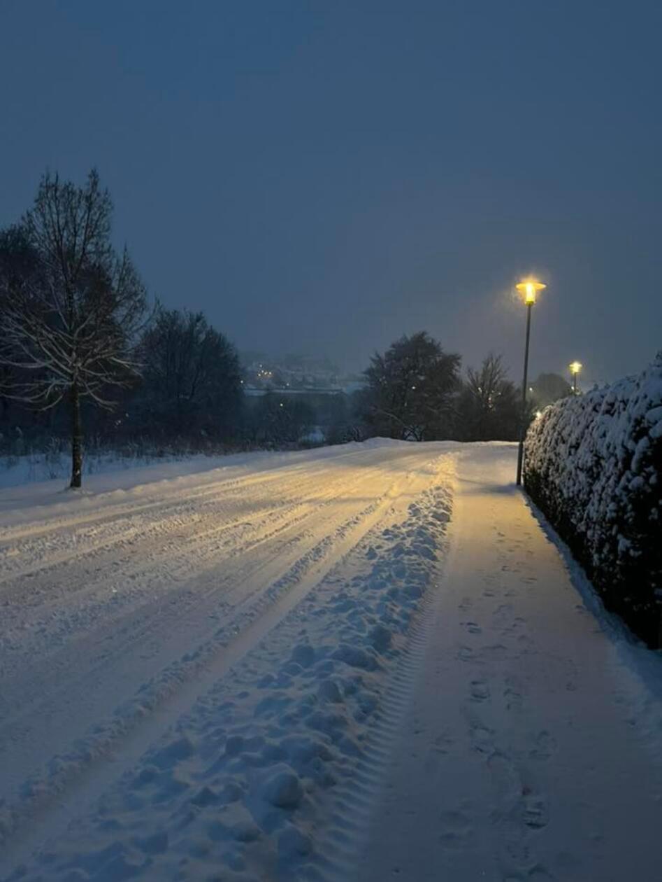 In Neumarkt und Umgebung liegt Schnee so weit das Auge reicht.