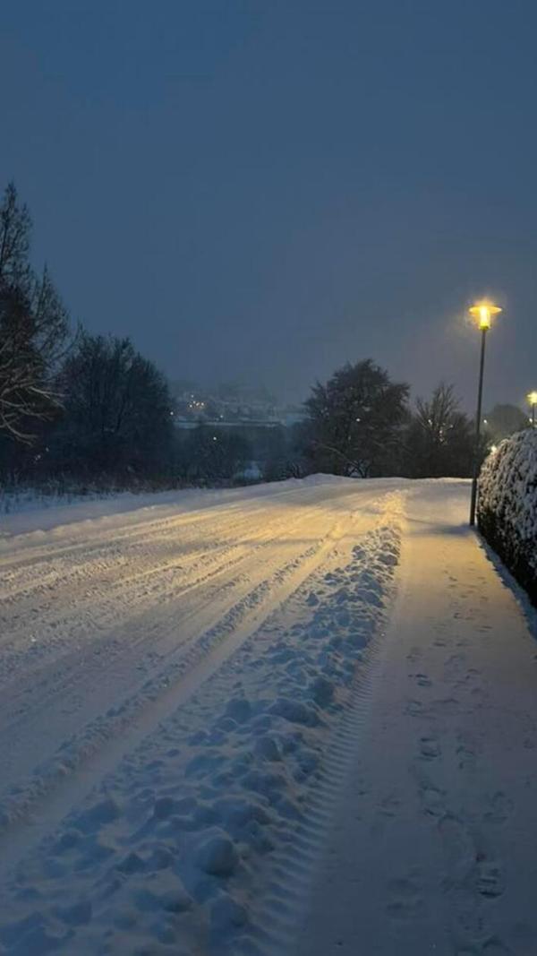 In Neumarkt und Umgebung liegt Schnee so weit das Auge reicht.