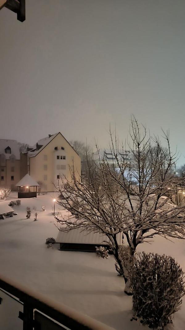 In Neumarkt und Umgebung liegt Schnee so weit das Auge reicht.