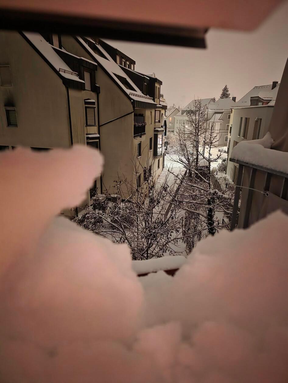 In Neumarkt und Umgebung liegt Schnee so weit das Auge reicht.
