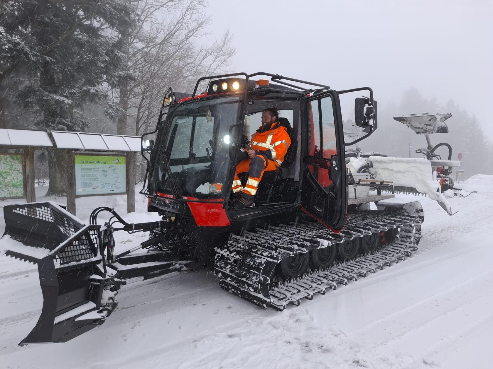 In Neumarkt und Umgebung liegt Schnee so weit das Auge reicht.