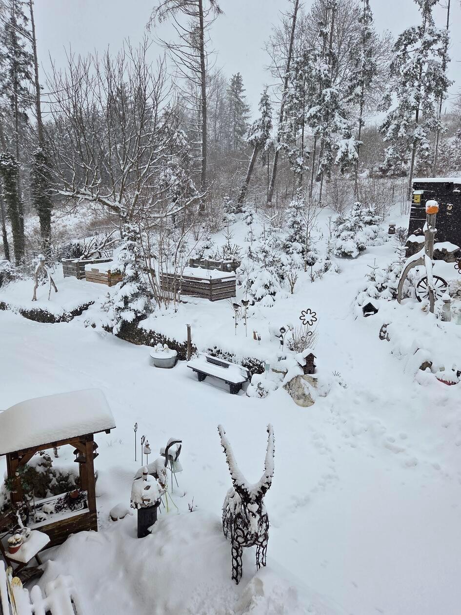 In Neumarkt und Umgebung liegt Schnee so weit das Auge reicht.