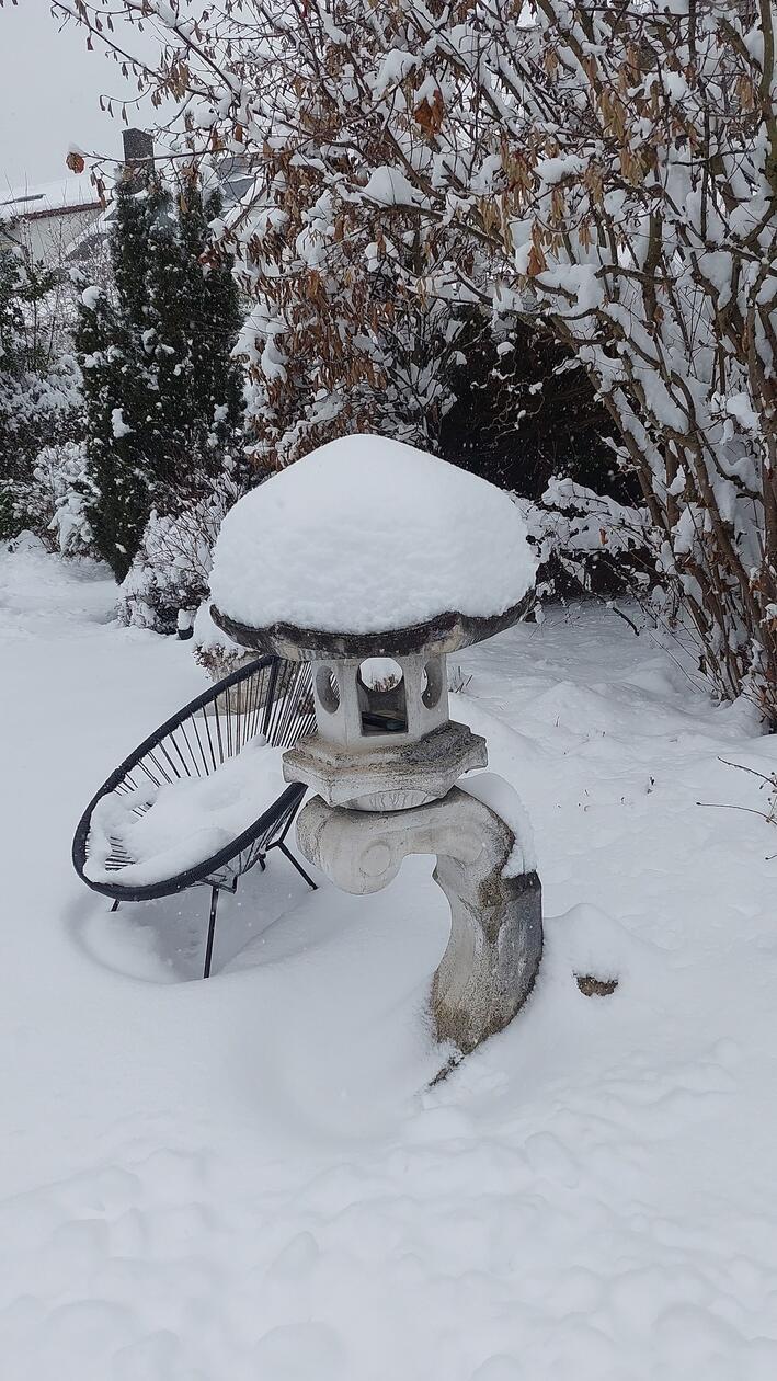 In Neumarkt und Umgebung liegt Schnee so weit das Auge reicht.