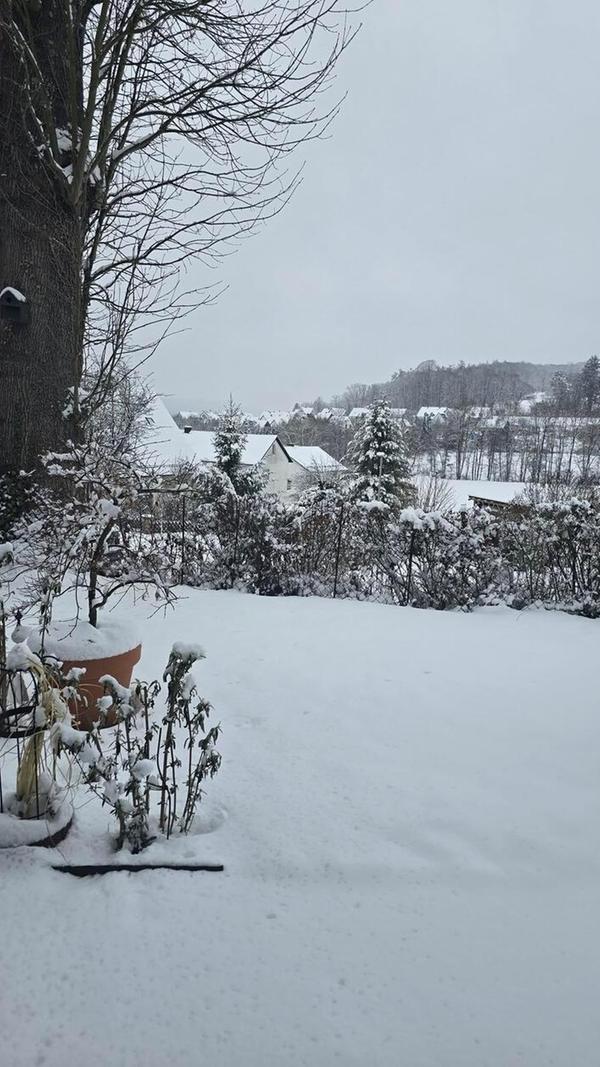 In Neumarkt und Umgebung liegt Schnee so weit das Auge reicht.