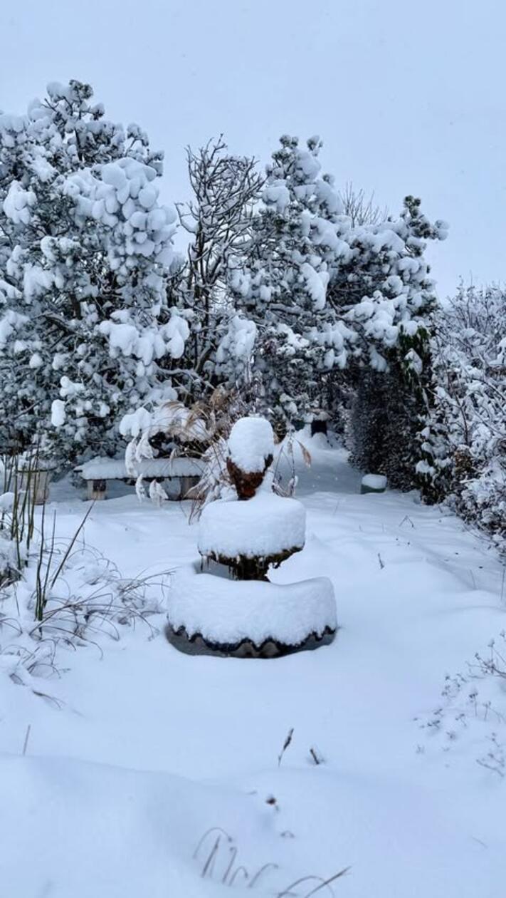 In Neumarkt und Umgebung liegt Schnee so weit das Auge reicht.