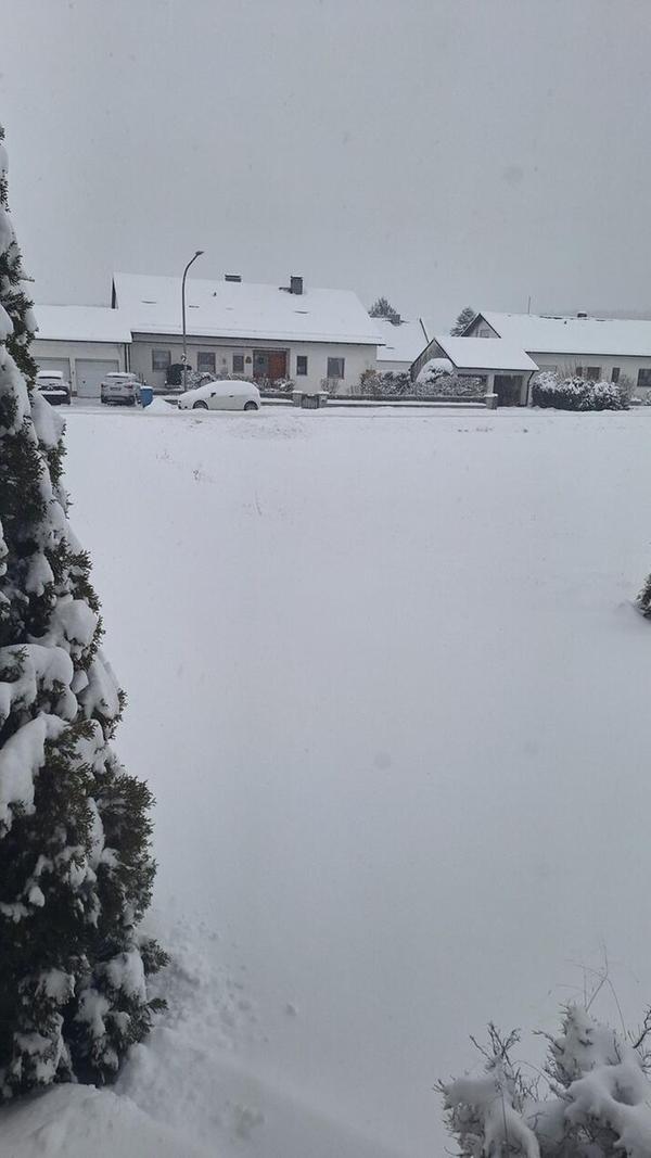 In Neumarkt und Umgebung liegt Schnee so weit das Auge reicht.