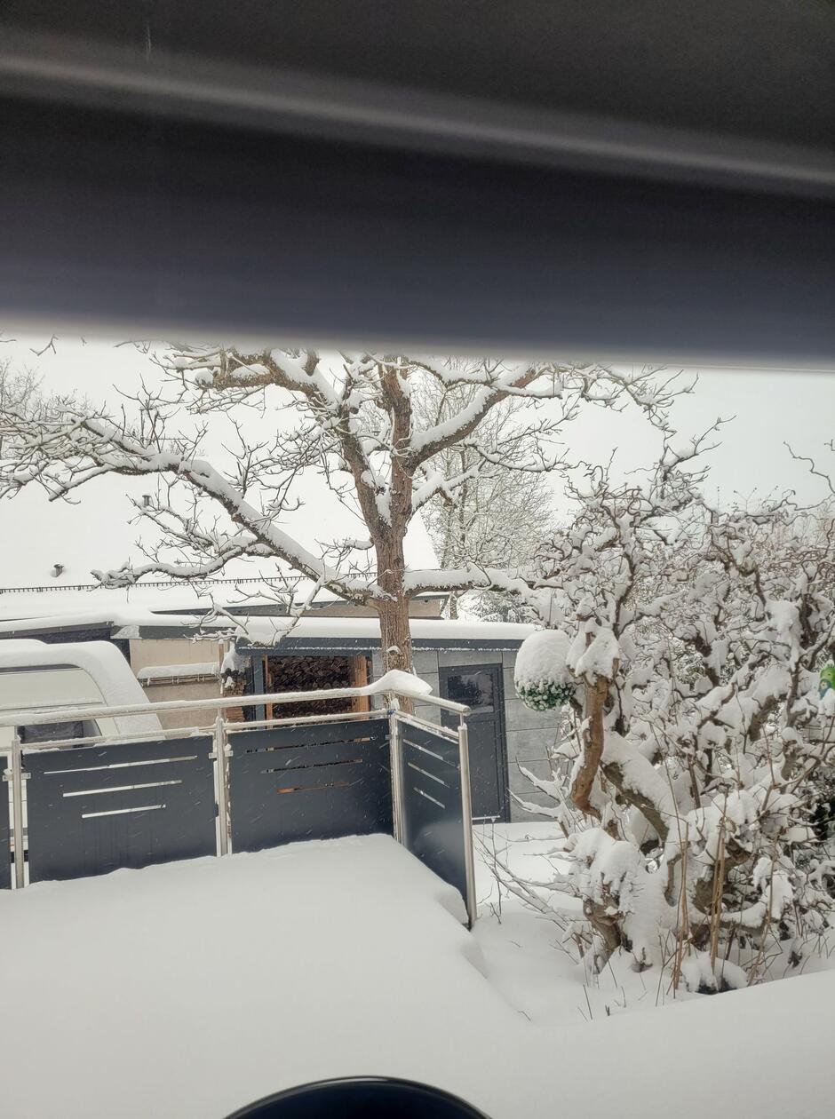 In Neumarkt und Umgebung liegt Schnee so weit das Auge reicht.