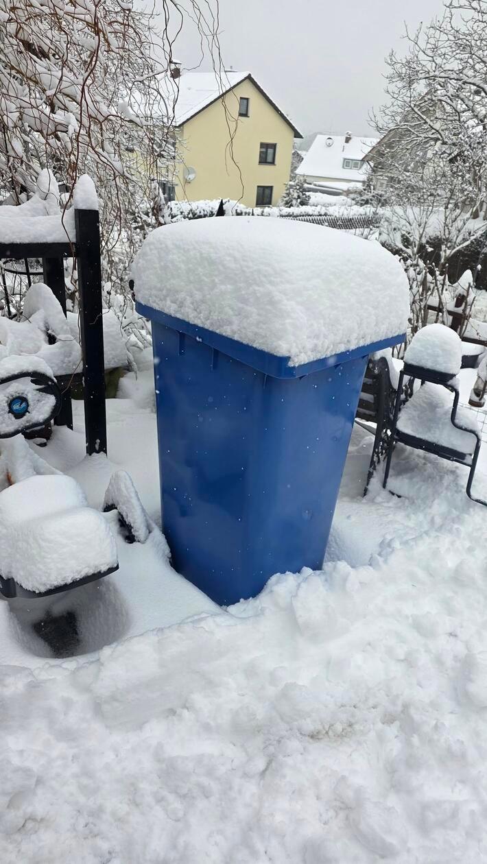 In Neumarkt und Umgebung liegt Schnee so weit das Auge reicht.