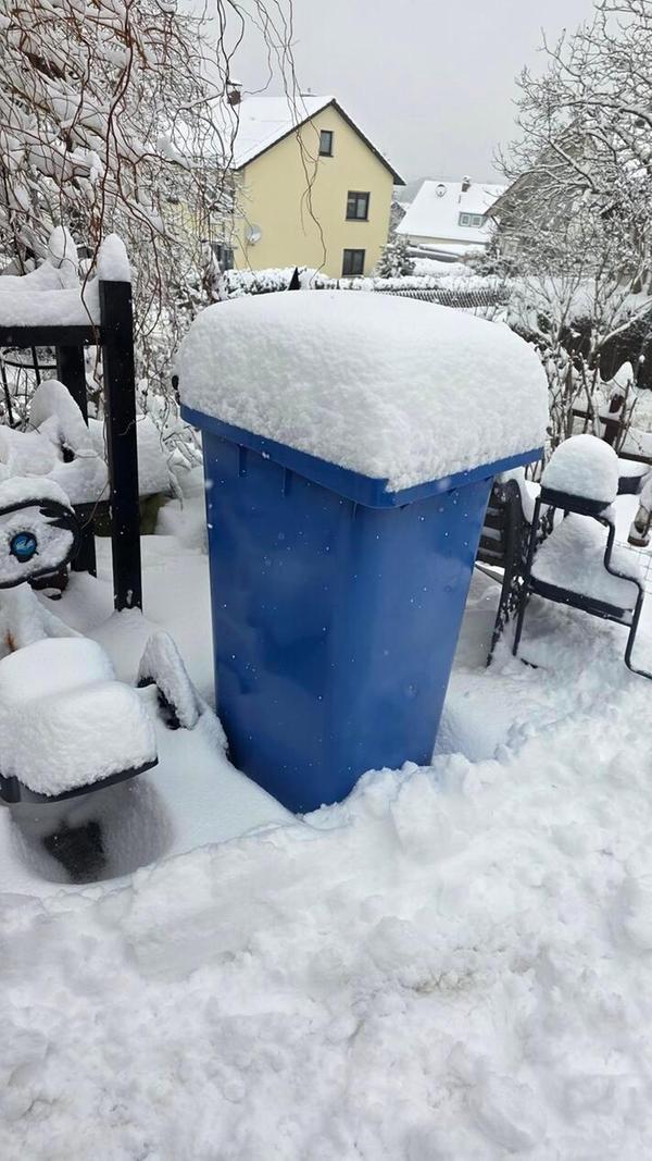 In Neumarkt und Umgebung liegt Schnee so weit das Auge reicht.