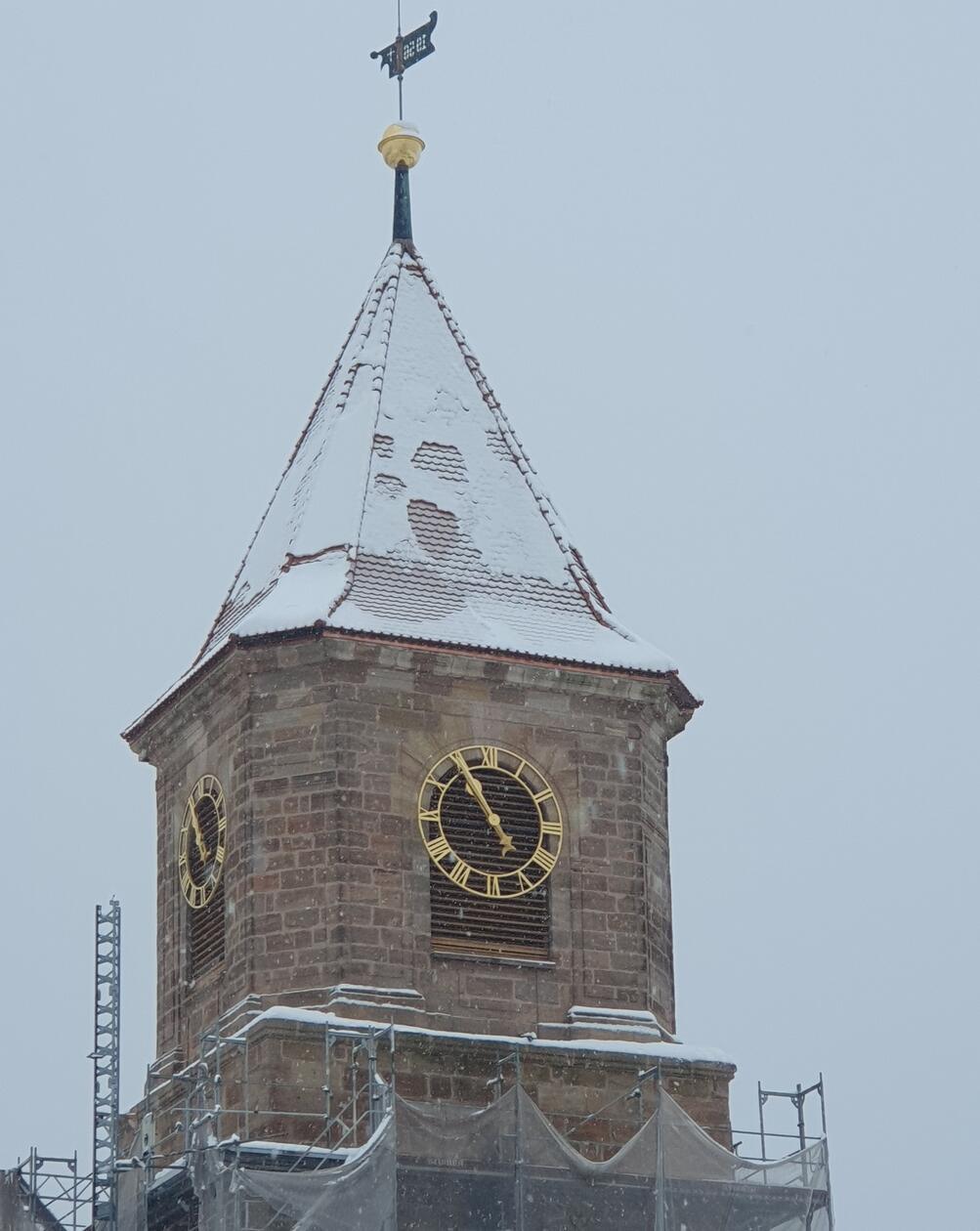 "Winter in Wallesau" hat Fotograf Max Rüttinger sein Bild betitelt. Selbst auf dem steilen Kirchendach blieb die weiße Pracht liegen.