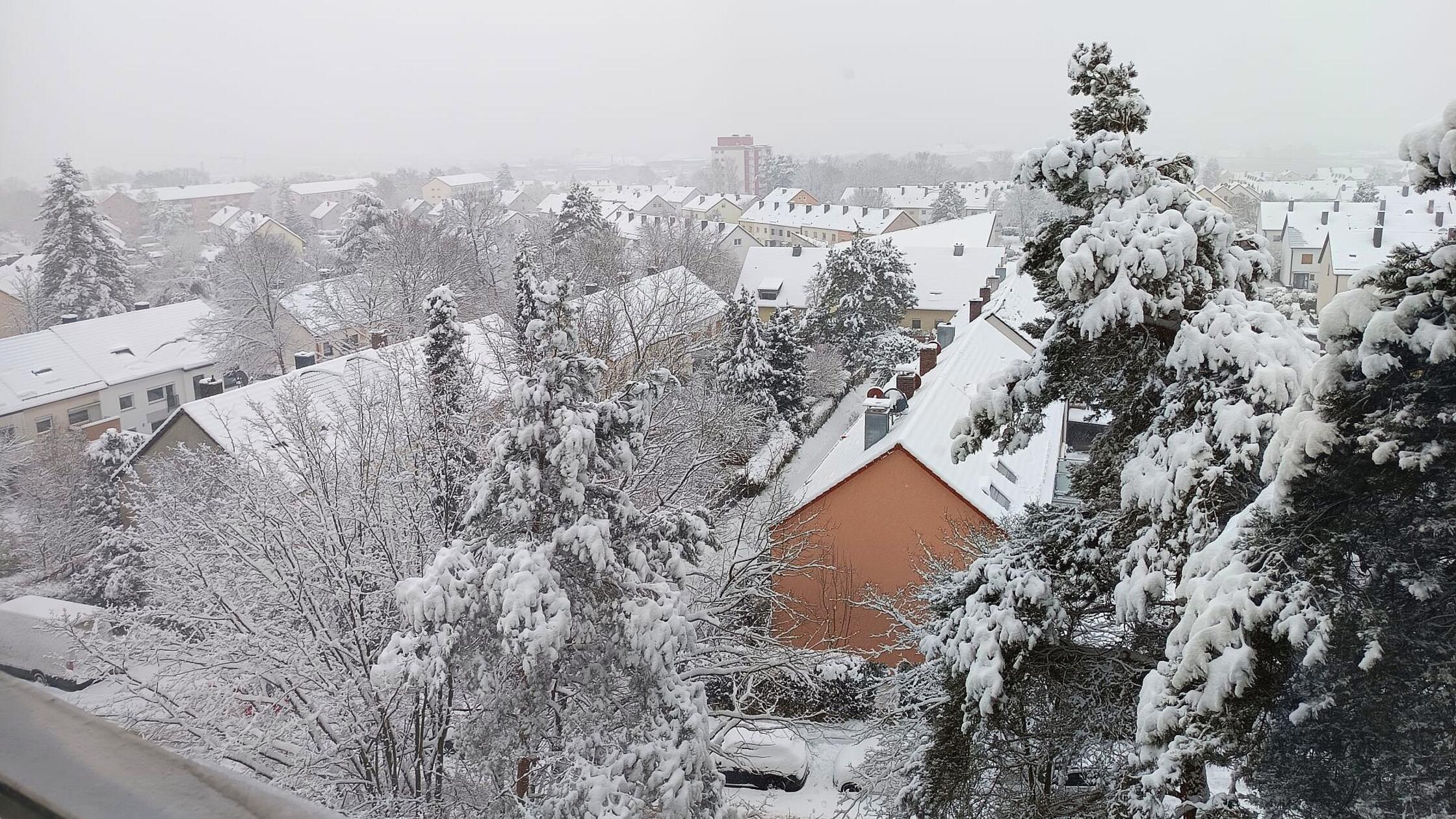 "Still und starr" ruht unter der weißen Decke nicht nur der See im Kinderlied, sondern auch die ganze Stadt.