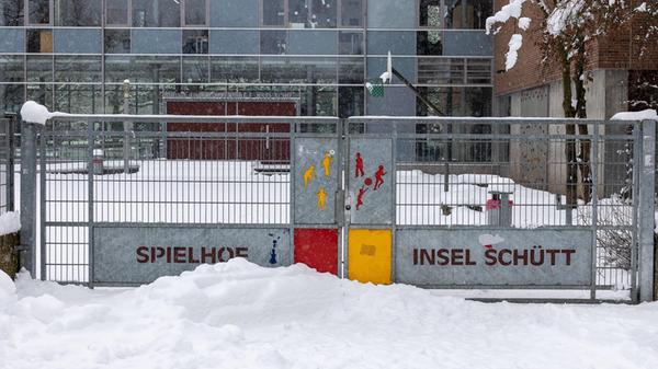 Schneechaos in Nürnberg: Schulausfall und Stillsta