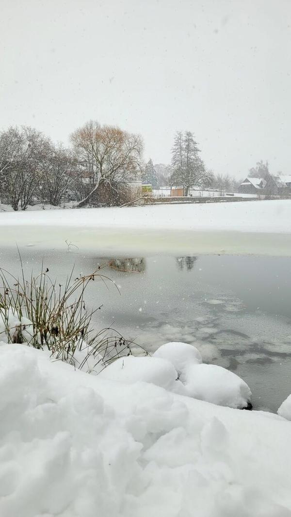 In Neumarkt und Umgebung liegt Schnee so weit das Auge reicht.