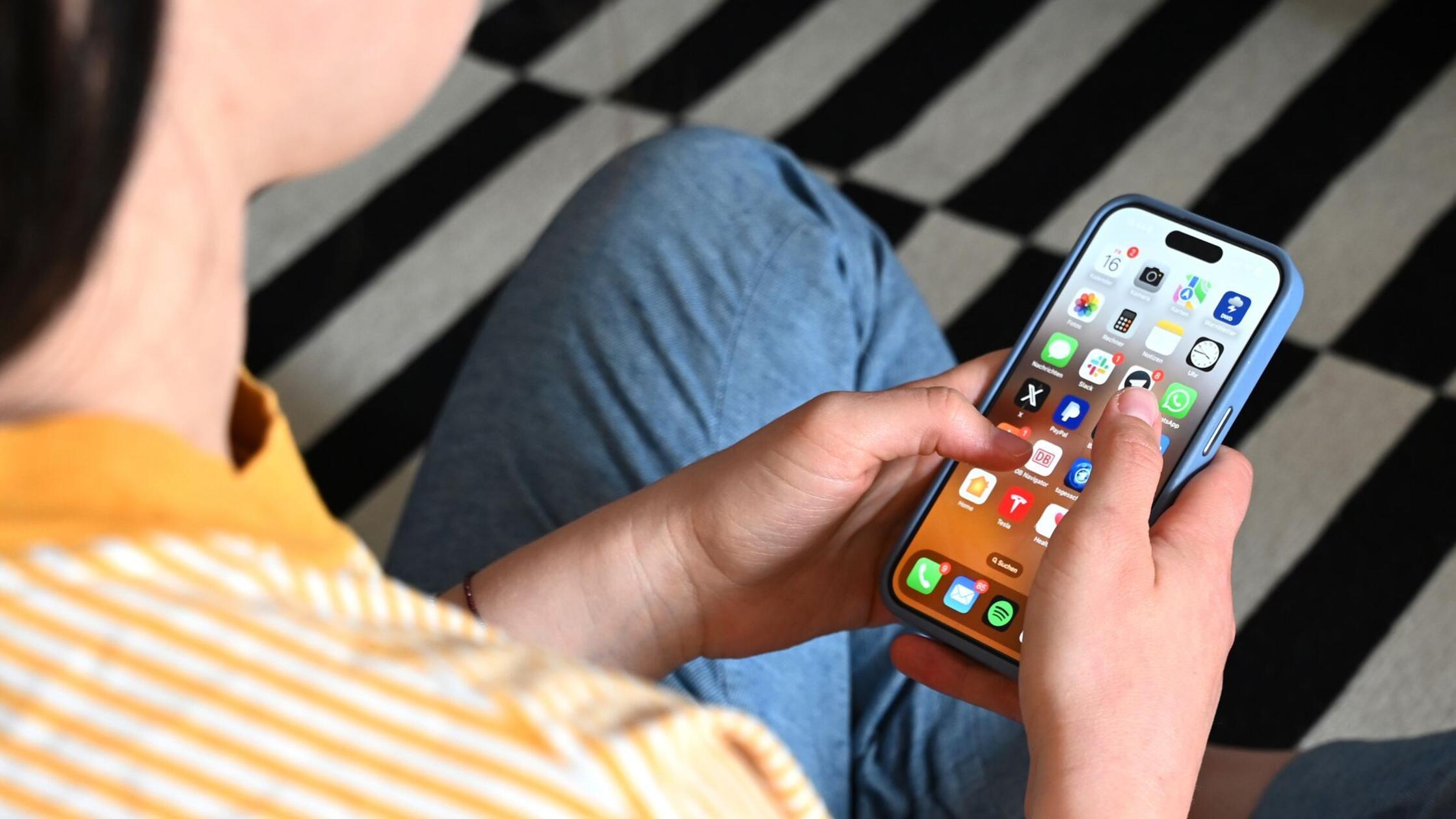 Frankreichs-Parlament-f-r-Social-Media-Verbot-unter-15