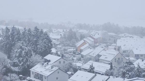 In Neumarkt und Umgebung liegt Schnee so weit das Auge reicht.