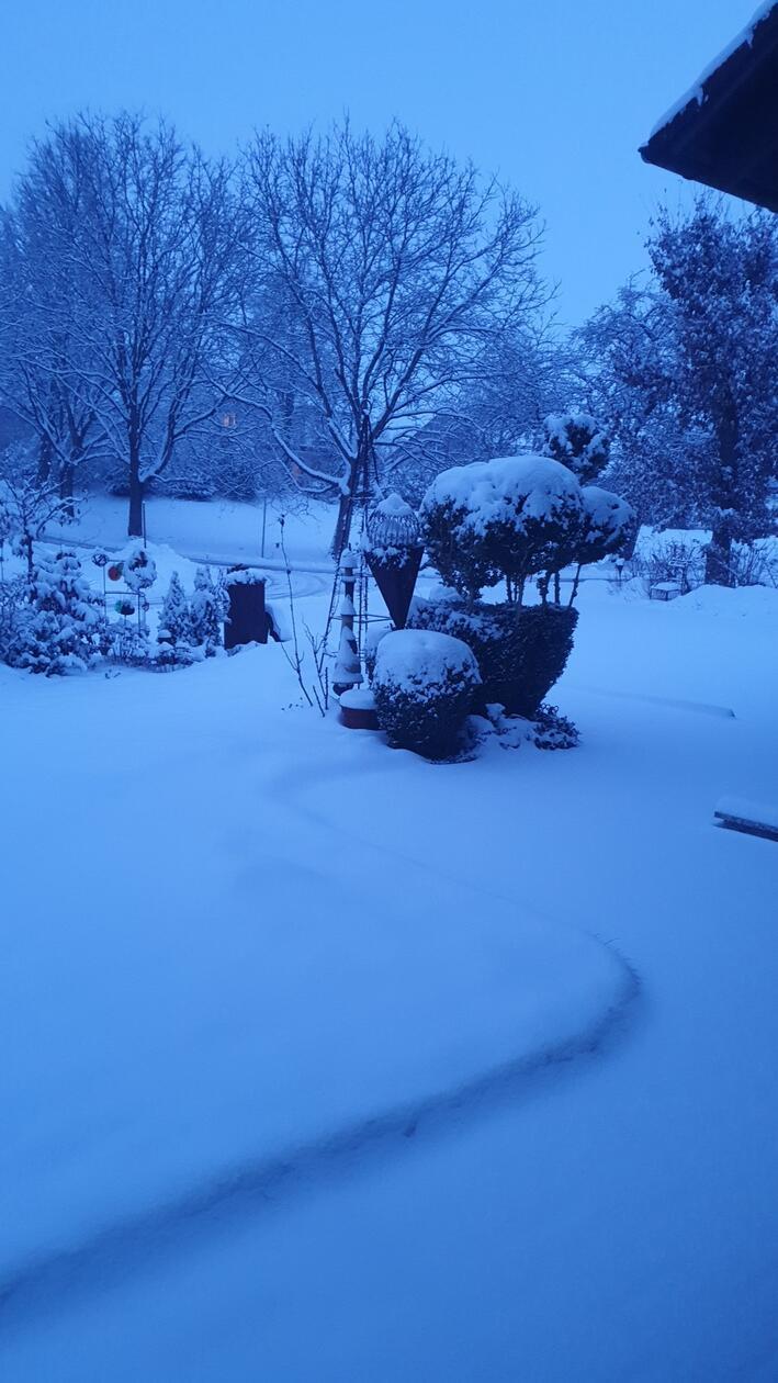 In Neumarkt und Umgebung liegt Schnee so weit das Auge reicht.