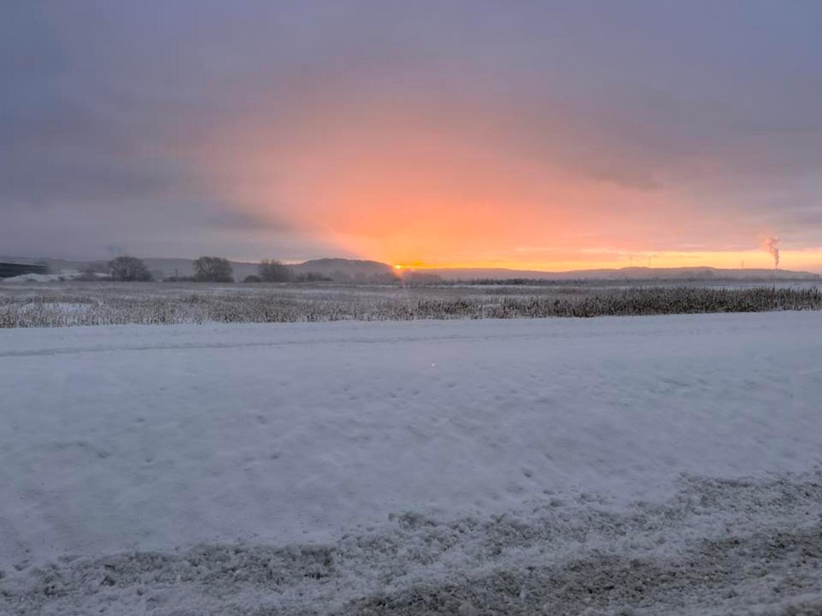 In Neumarkt und Umgebung liegt Schnee so weit das Auge reicht.