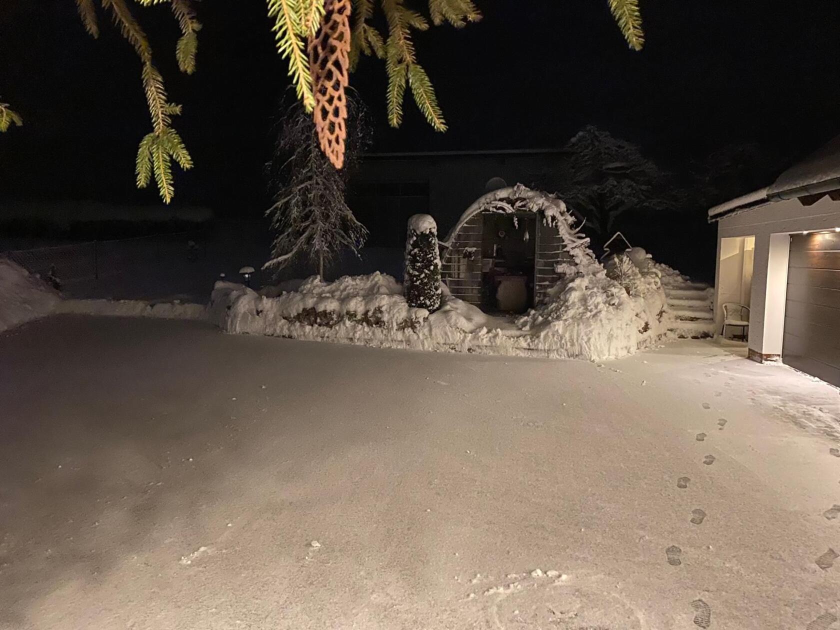 In Neumarkt und Umgebung liegt Schnee so weit das Auge reicht.