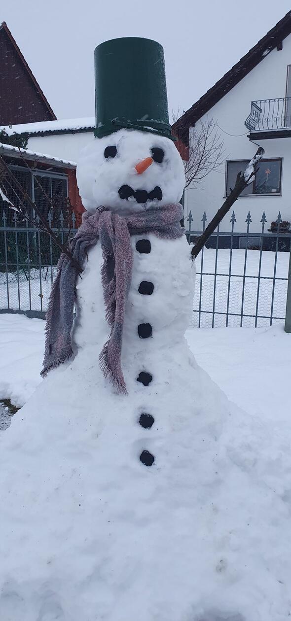 In Neumarkt und Umgebung liegt Schnee so weit das Auge reicht.