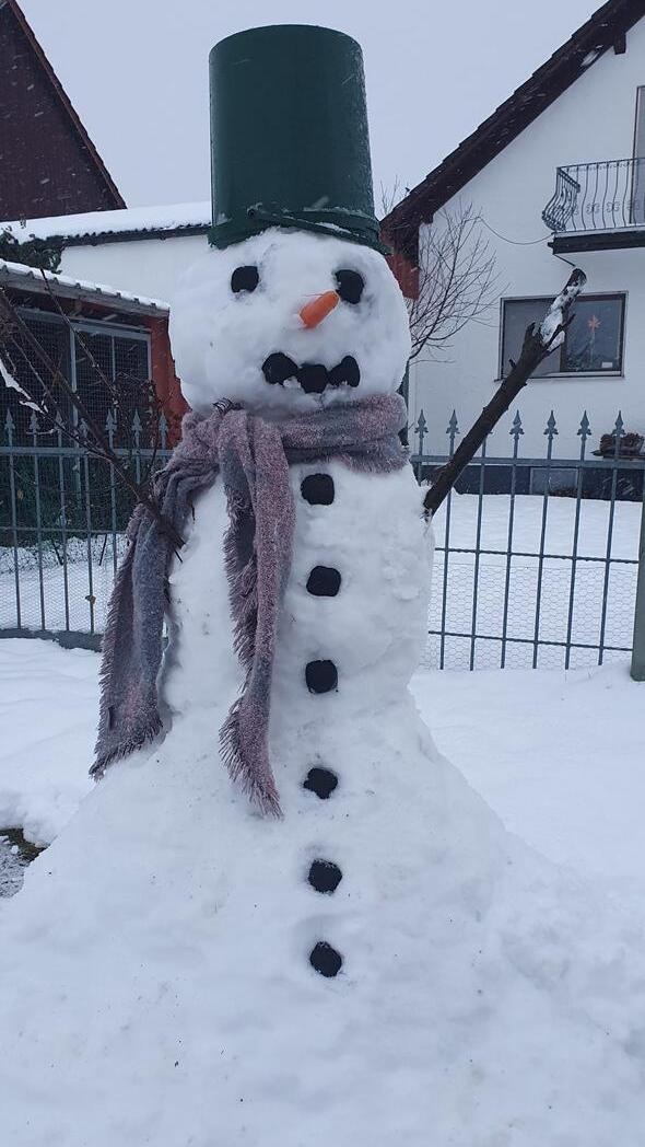 In Neumarkt und Umgebung liegt Schnee so weit das Auge reicht.